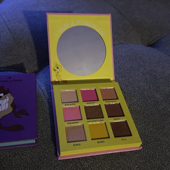 Looney Tunes x Revolution Taz and Tweety Bird Eyeshadow Palettes - Picture 6 of 9